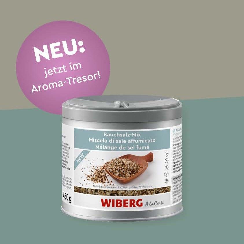 Produktabbildung des WIBERG Rauchsalz-Mix im 470 ml Aromatresor mit lila Bubble „NEU: jetzt im Aromatresor“ – Gewürzmischung aus geräuchertem Meersalz, Rohrohrzucker, Pfeffer, Piment und Wacholder für Profiköche.