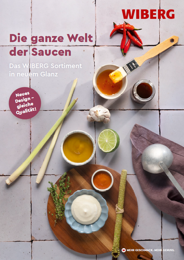 Titelseite des WIBERG Produktfolders „Die ganze Welt der Saucen. Das WIBERG Sortiment in neuem Glanz“ mit Hinweis „Neues Design – gleiche Qualität!“.