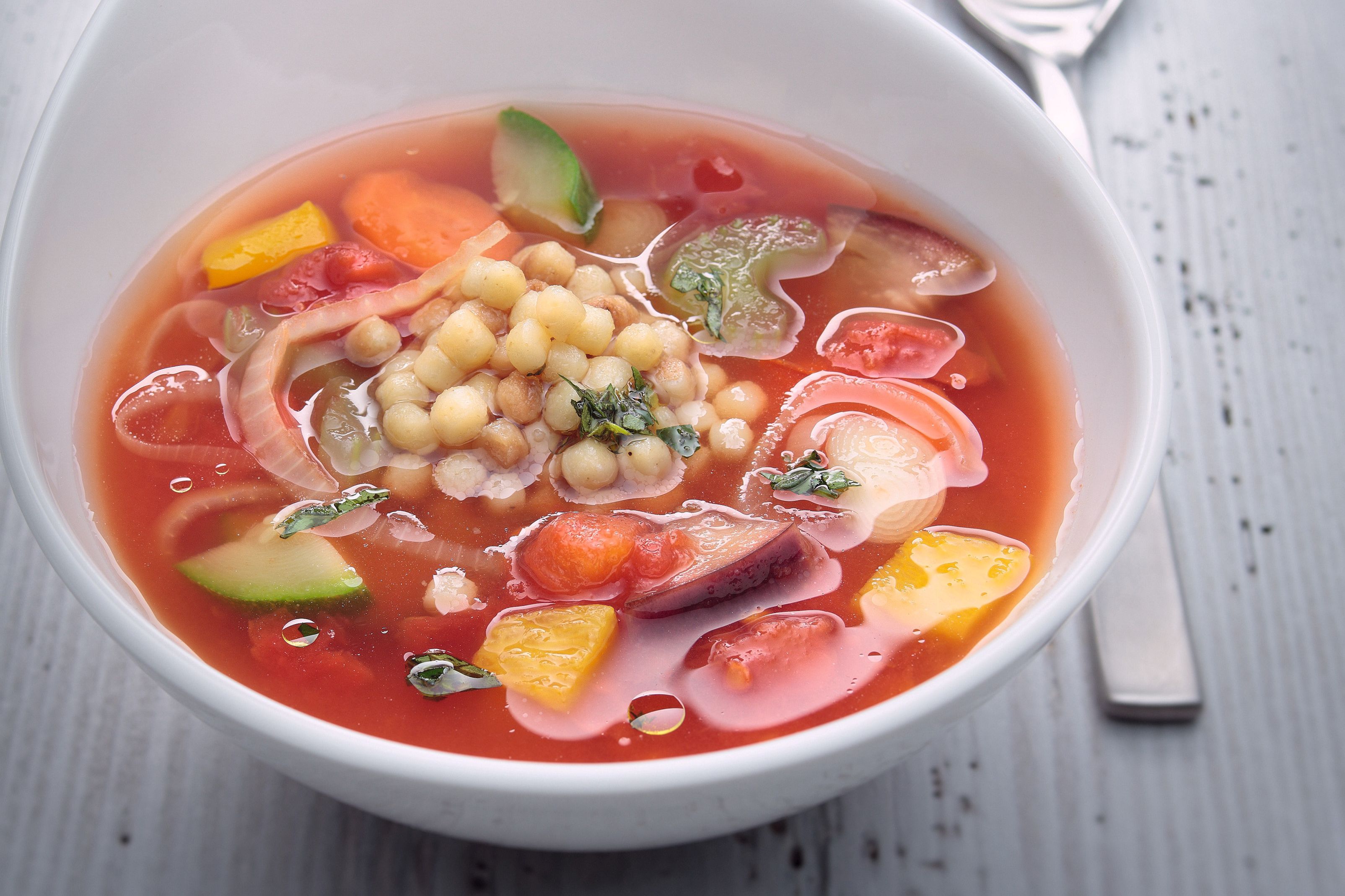 Minestrone – Italienische Gemüsesuppe mit Fregola Sarda