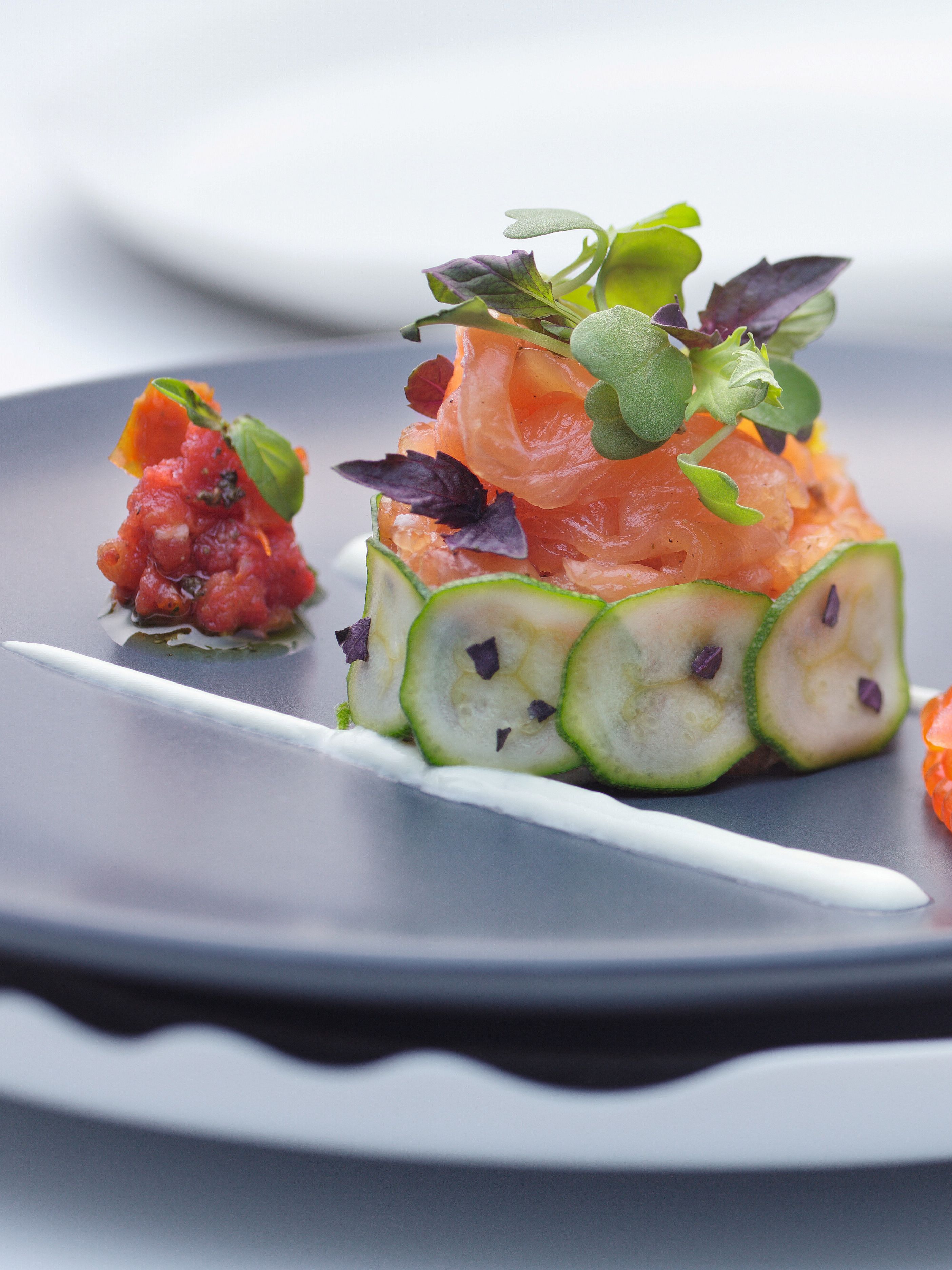 Alpenlachs mit Frischkäsegremolata und Kaviar