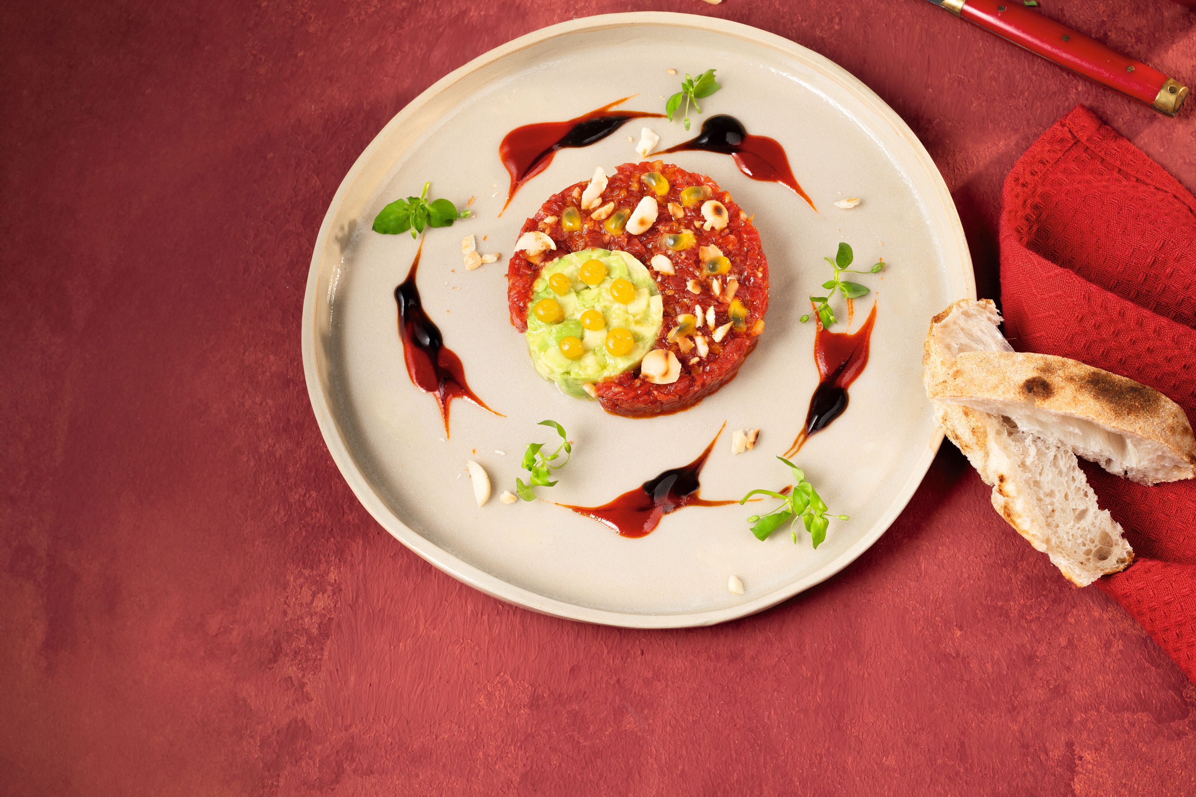 Zweierlei Tatar mit Passionsfrucht und Haselnüsse