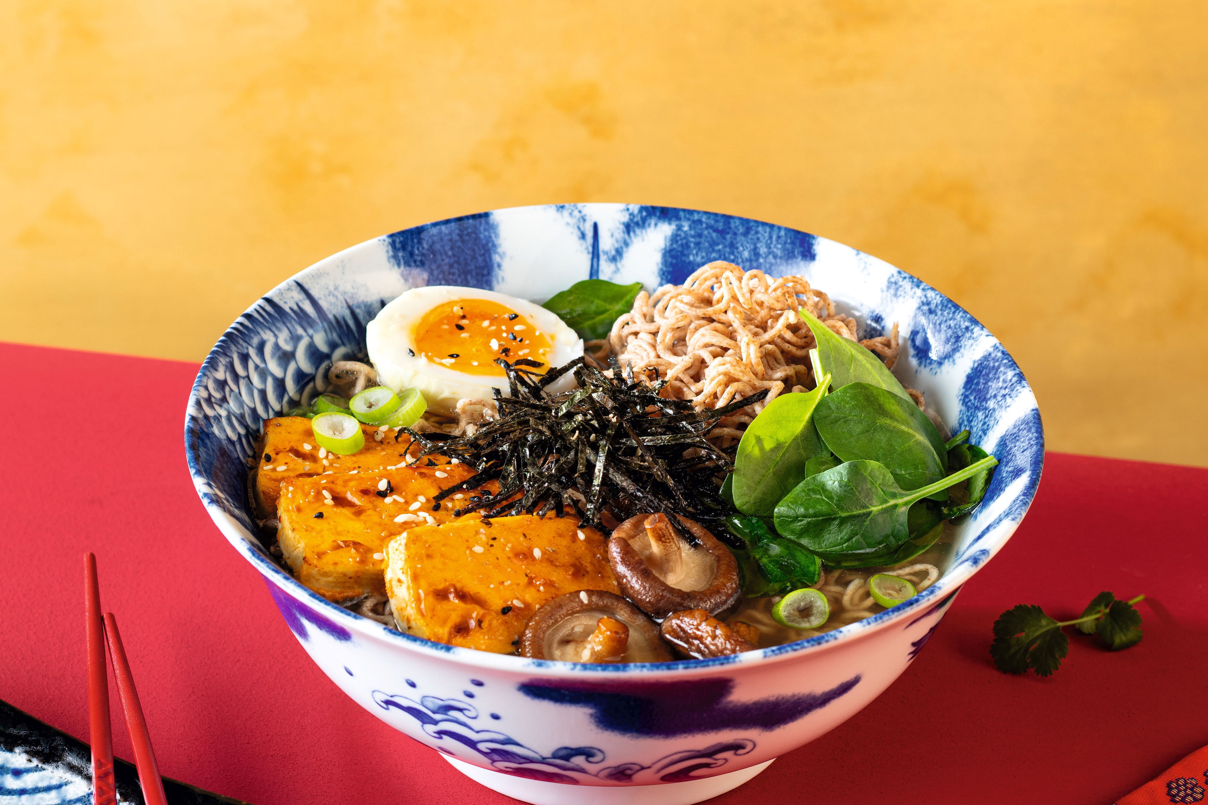 Miso-Ramen mit Tofu, Ei und Shitakepilzen