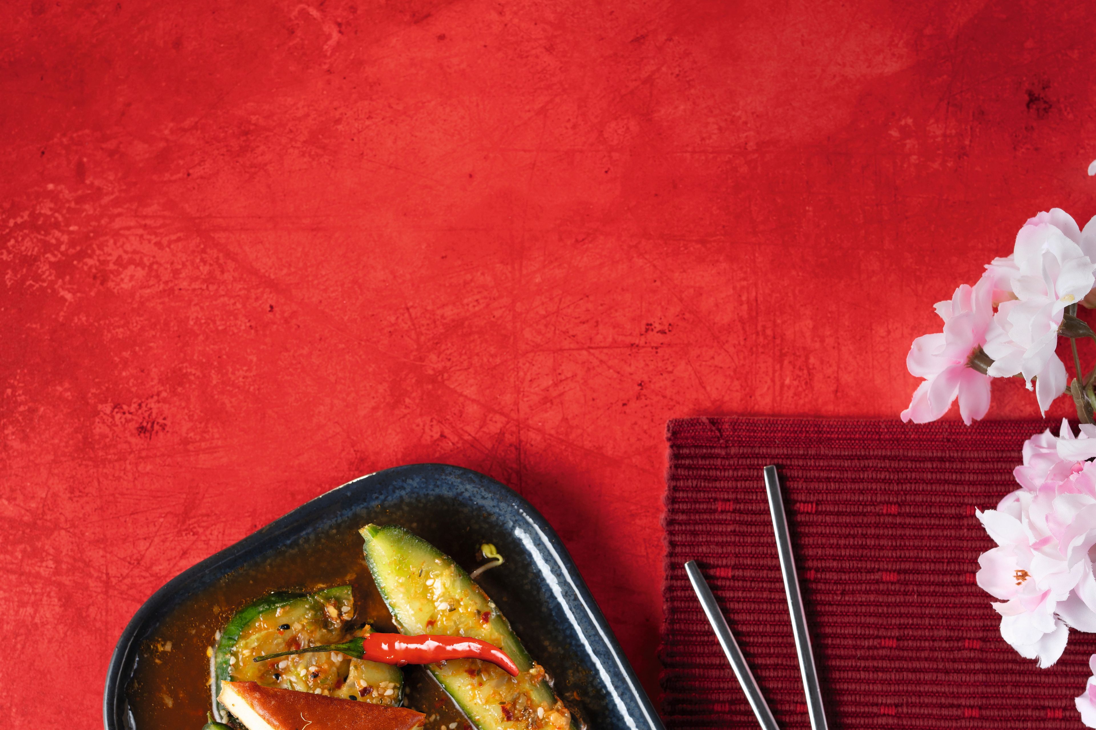 Smashed Cucumbers Korean Style mit BBQ Tofu